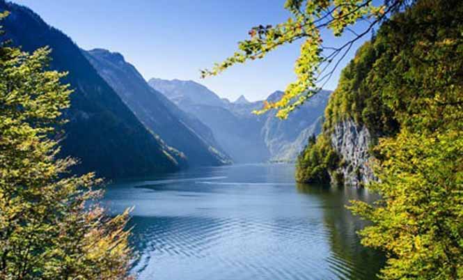 De Königssee ligt in het uiterste zuidoosten van Duitsland